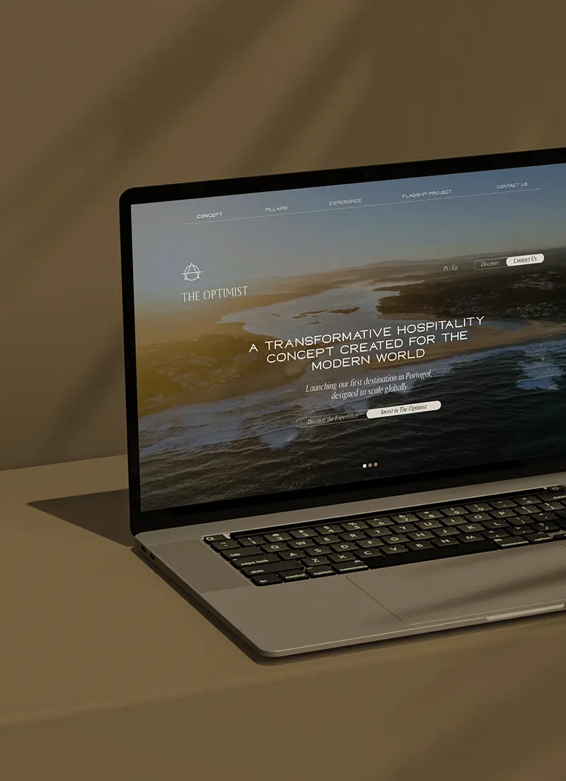 mock_Laptop_the_optimist